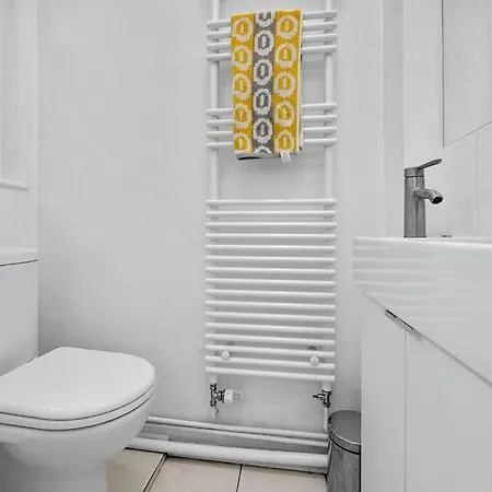 Small One-bed Flat, Payment Required Straight Away, Host Will Message After You've Made A Reservation