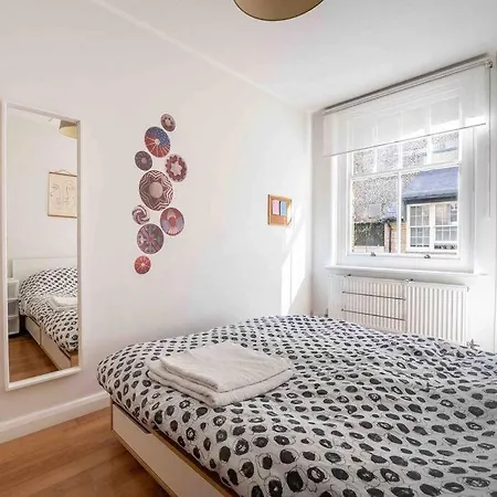 Apartment Small One-bed Flat, Payment Required Straight Away, Host Will Message After You've Made A Reservation London