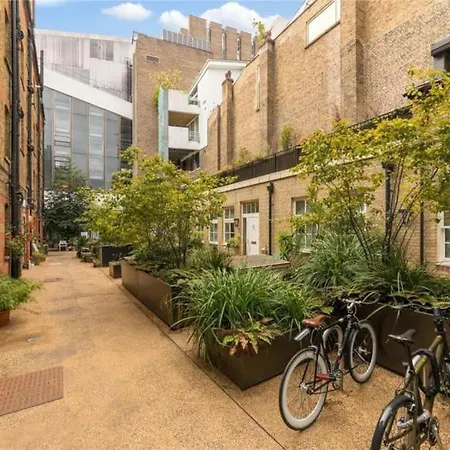 Small One-bed Flat, Payment Required Straight Away, Host Will Message After You've Made A Reservation London