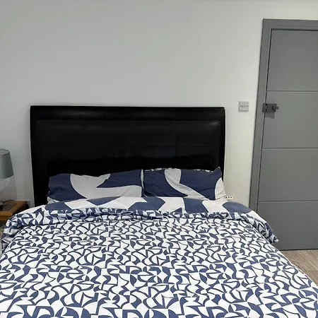 Romford Cosy Flat Apartment