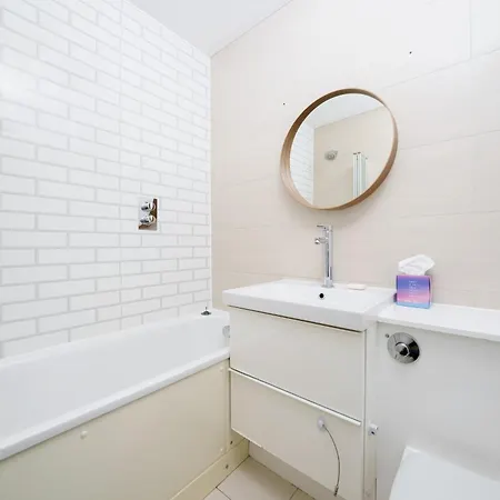 Lovely In Victoria Park Village * London