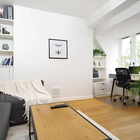 Apartment Lovely In Victoria Park Village London