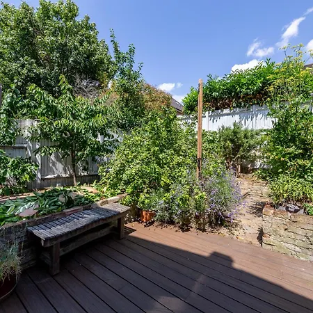 Chic Semi-detached House With A Private Garden, Se *