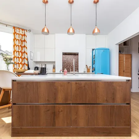 Chic Semi-detached House With A Private Garden, Se