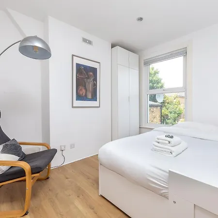Chic Semi-detached House With A Private Garden, Se Holiday home