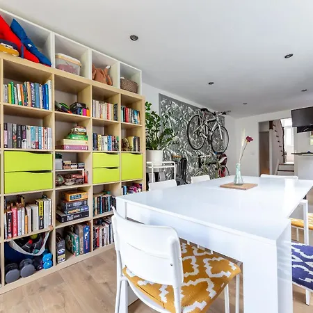Chic Semi-detached House With A Private Garden, Se Holiday home *