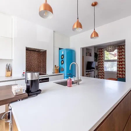 Chic Semi-detached House With A Private Garden, Se London