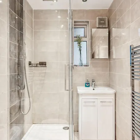 Spacious Ground Floor - Fab Location