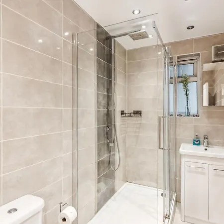 Spacious Ground Floor - Fab Location * London