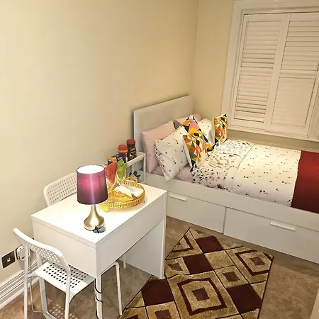 Guest house London Heathrow Glamour Mansion House Uxbridge