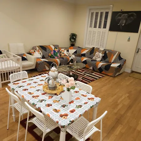 London Heathrow Glamour Mansion House Guest house Uxbridge