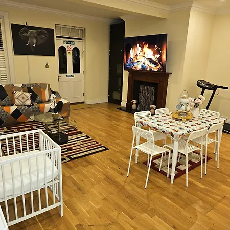 London Heathrow Glamour Mansion House Guest house Uxbridge