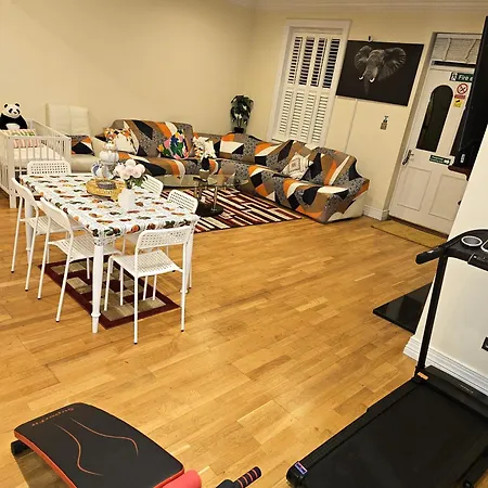 Guest house London Heathrow Glamour Mansion House Uxbridge
