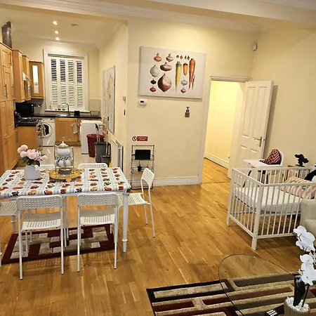 Guest house London Heathrow Glamour Mansion House Uxbridge