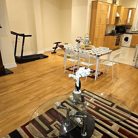 London Heathrow Glamour Mansion House