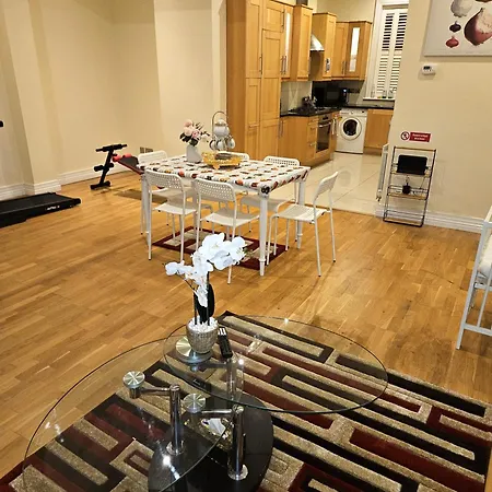 London Heathrow Glamour Mansion House