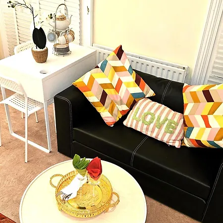 Guest house London Heathrow Glamour Mansion House Uxbridge