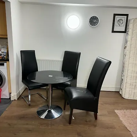 Captivating 1-bed In Apartment London
