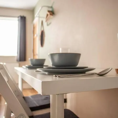 Chic Near Wembley Stadium London