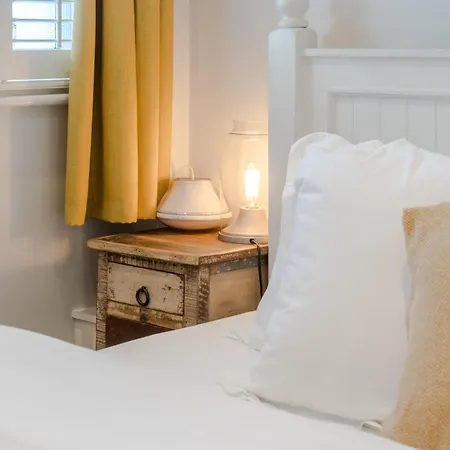 Bright De Beauvoir Pied A Terre *