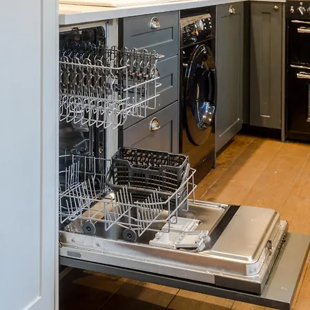 Bright De Beauvoir Pied A Terre Apartment *