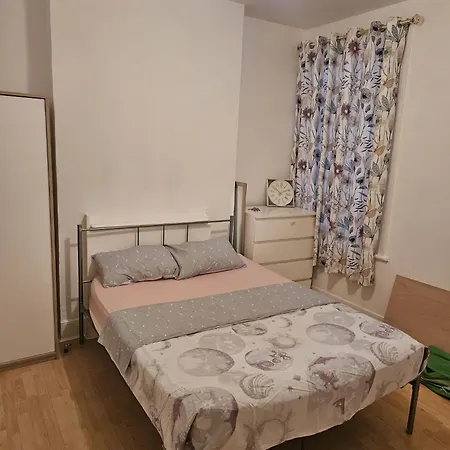 Nicky Homes Apartment London