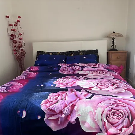 Cosy Spacious 2 Bed Flat High Street Apartment