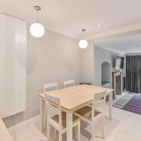 Fairytale Belgravia House - 2 Beds 2 Baths 4 People
