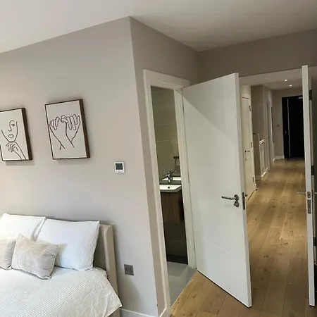 Richardson Deluxe - 3 Bed *