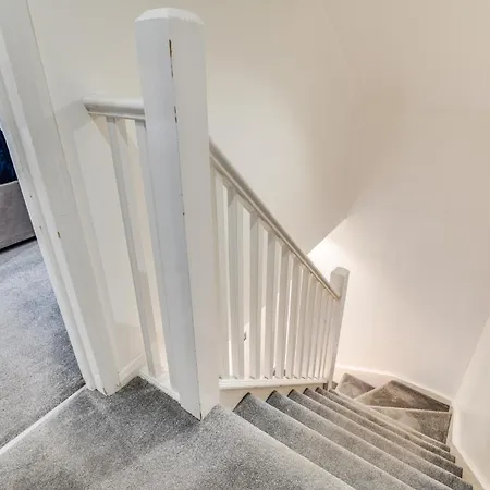 Livestay - Stylish 3-bed Gem In Trendy E1 Apartment