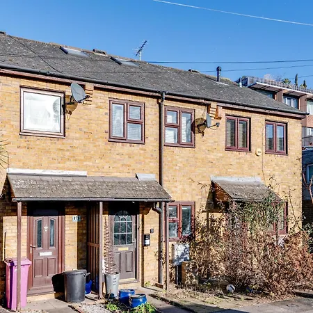 Livestay - Stylish 3-bed Gem In Trendy E1 Apartment *