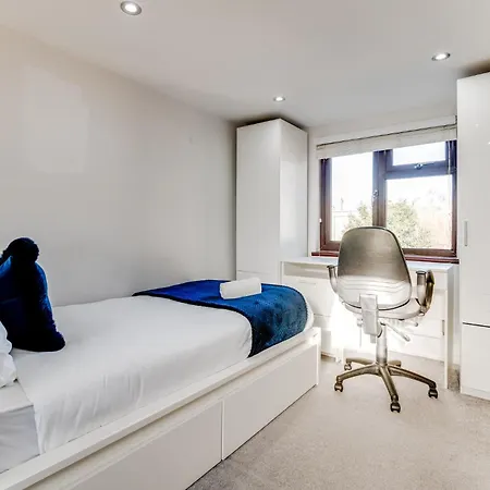 Livestay - Stylish 3-bed Gem In Trendy E1 Apartment London