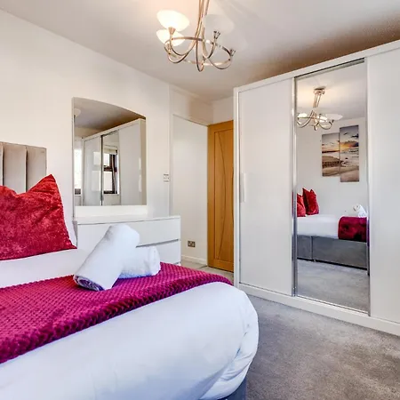 Livestay - Stylish 3-bed Gem In Trendy E1 Apartment London