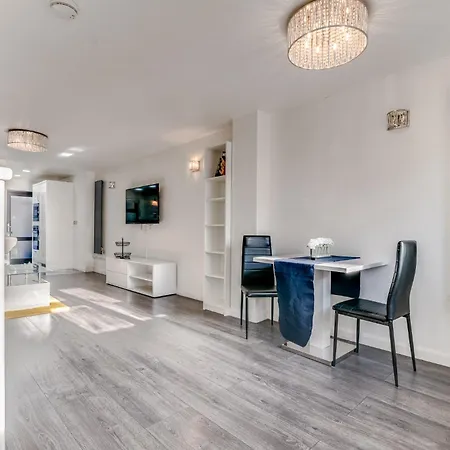 Apartment Livestay - Stylish 3-bed Gem In Trendy E1 London