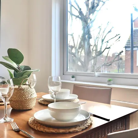 Apartment Stunning Apartment, Sleeps 4, London, 1 Bedroom, Zone 1, Kennington - Open For Business Stays, Long And Families Relocating *
