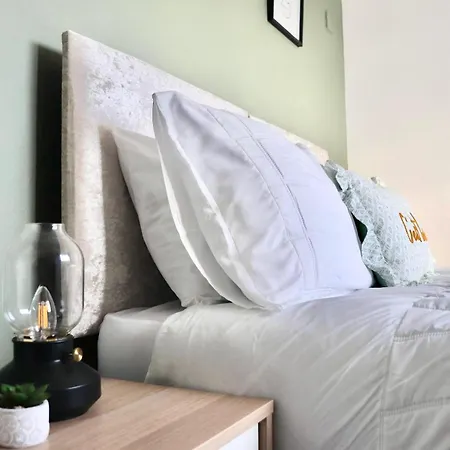 Stunning Apartment, Sleeps 4, London, 1 Bedroom, Zone 1, Kennington - Open For Business Stays, Long And Families Relocating