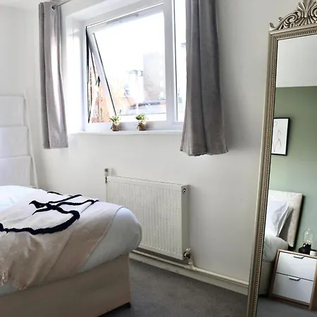 Apartment Stunning Apartment, Sleeps 4, London, 1 Bedroom, Zone 1, Kennington - Open For Business Stays, Long And Families Relocating London