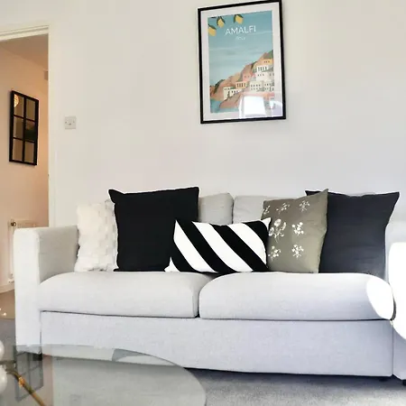 Stunning Apartment, Sleeps 4, London, 1 Bedroom, Zone 1, Kennington - Open For Business Stays, Long And Families Relocating * London