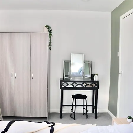Apartment Stunning Apartment, Sleeps 4, London, 1 Bedroom, Zone 1, Kennington - Open For Business Stays, Long And Families Relocating