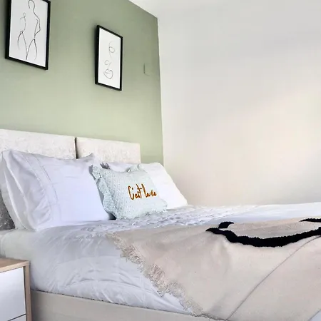 Stunning Apartment, Sleeps 4, London, 1 Bedroom, Zone 1, Kennington - Open For Business Stays, Long And Families Relocating London