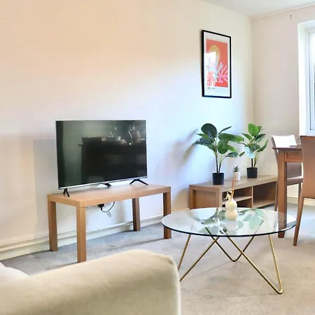 Stunning Apartment, Sleeps 4, London, 1 Bedroom, Zone 1, Kennington - Open For Business Stays, Long And Families Relocating * London