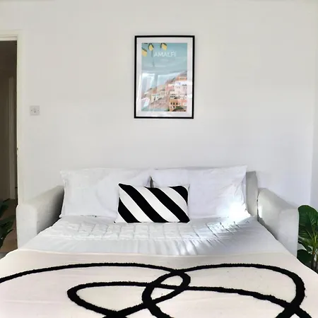 Stunning Apartment, Sleeps 4, London, 1 Bedroom, Zone 1, Kennington - Open For Business Stays, Long And Families Relocating Apartment London