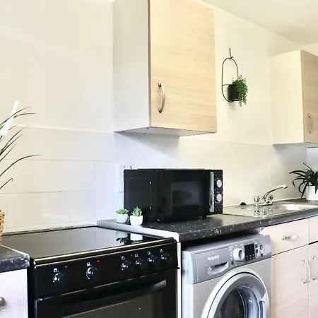 Stunning Apartment, Sleeps 4, London, 1 Bedroom, Zone 1, Kennington - Open For Business Stays, Long And Families Relocating *