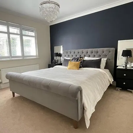 Luxury 4 Bed 2 Bath House With Garden Near Wimbledon * London