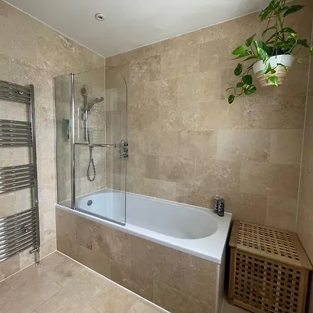 Holiday home Luxury 4 Bed 2 Bath House With Garden Near Wimbledon London