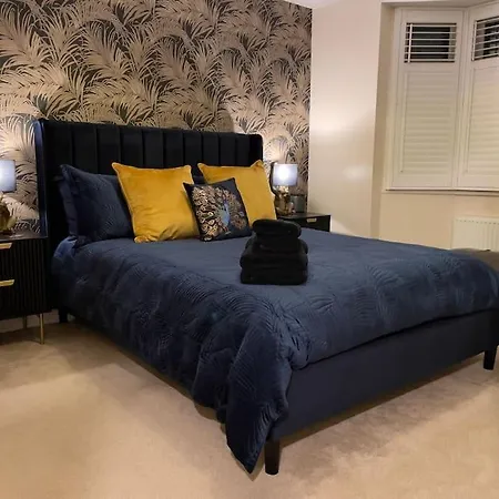 Luxury 4 Bed 2 Bath House With Garden Near Wimbledon London
