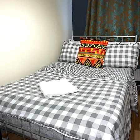 Impeccable Spacious 6-bed House In Holiday home