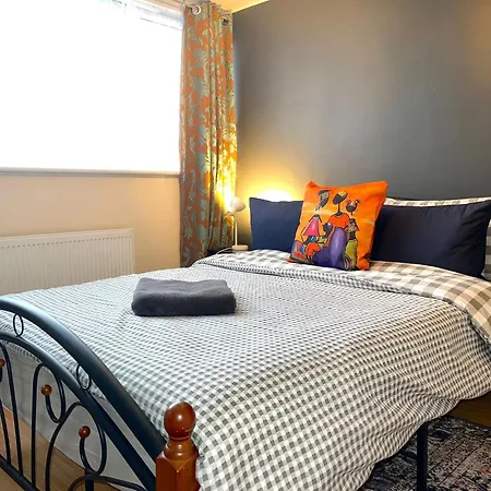 Impeccable Spacious 6-bed House In Holiday home *
