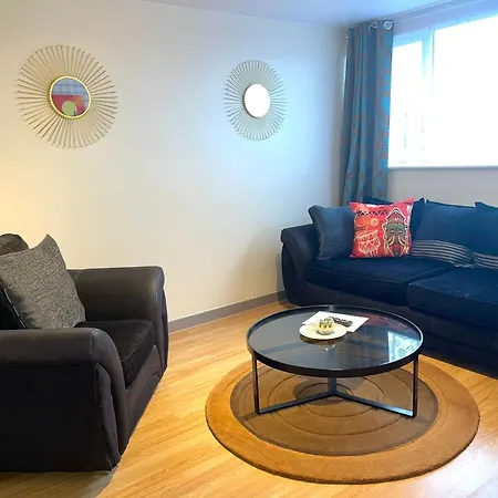 Impeccable Spacious 6-bed House In Romford