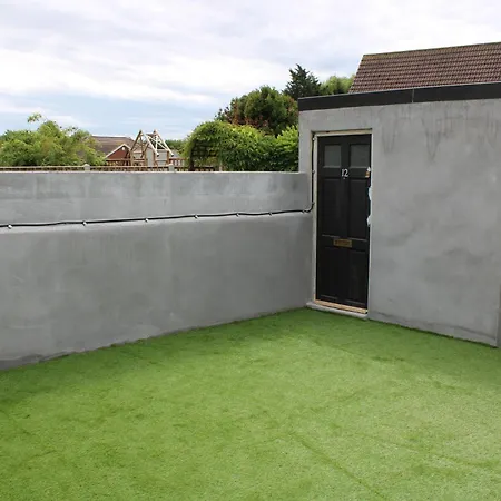 Impeccable Spacious 6-bed House In Holiday home